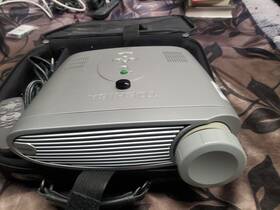 Toshiba Tdp-t3 2000 Lumen Projector And Carrying Case Tested Working