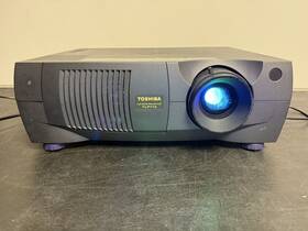 Toshiba Tlp-710 Tlp710 Professional Conference Room Projector Tested And Works Great