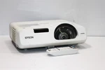 Epson Powerlite 520 Xga Projector 2700 Lumen 3-CHIP 3LCD 4260 Lamp Hours Used. Price: $50.00.