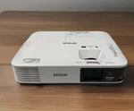 Epson Powerlite 2255U 3LCD Projector Wireless 5000 Lumens Wuxga Only 186 Hrs Used. Price: $895.00.